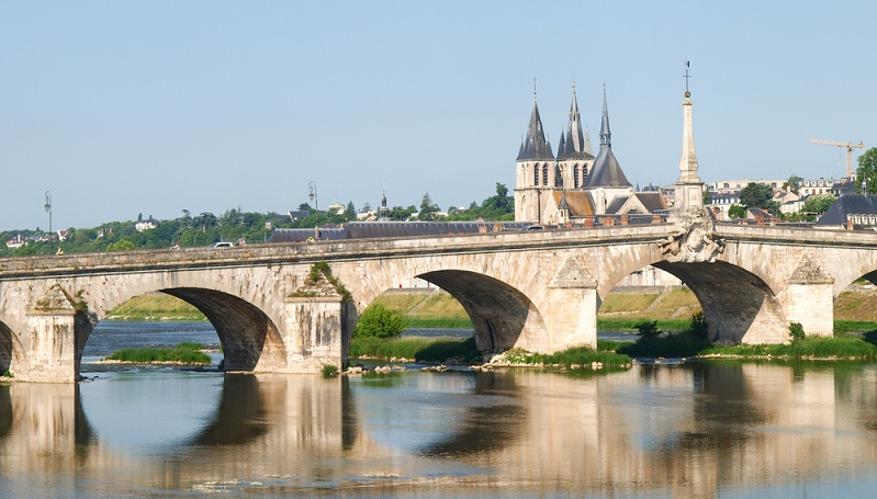 Wer für den nächsten Urlaub Camping mit Balneotherapie plant, hat heute eine große Auswahl an Campingplätzen. Auch in der Provence und entlang der Loire – einige der schönsten Gegenden Frankreichs. Gerade bei chronischen Erkrankungen, haben sich Wellness und Heilwasser-Therapien bewährt. (#01)