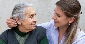 Polnische Betreuungskräfte: Wertvolle Unterstützung - wenn sie legal beschäftigt wird ( Foto: Shutterstock-_Ocskay Mark )