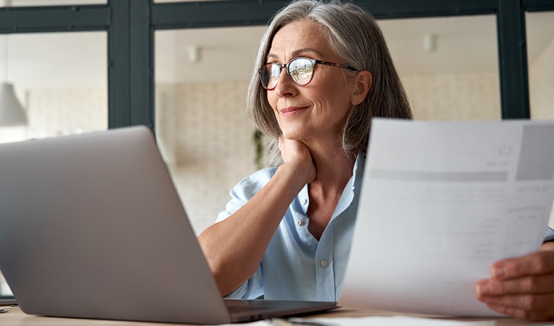 In Polen ansässigen Agenturen zur Vermittlung der Pflegekräfte stehen mit Agenturen in Deutschland in Kontakt. Der Vertrag über die Vermittlung der Pflegekraft wird mit der Agentur in Deutschland geschlossen. ( Foto: Shutterstock- insta_photos)