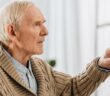 Gesichtsausdruck Demenz: Folge eines Schlaganfalls ( Foto: Adobe Stock- Alexander Raths )_
