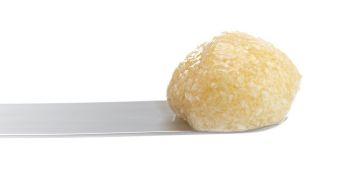 Hyaluronsäure fördert Zellmigration, Hydration und beschleunigte Heilung im Defektbereich Straumann maxgraft+HyA kombiniert Knochenersatz und Hyaluronsäure für kontrollierte (Foto: Straumann GmbH)